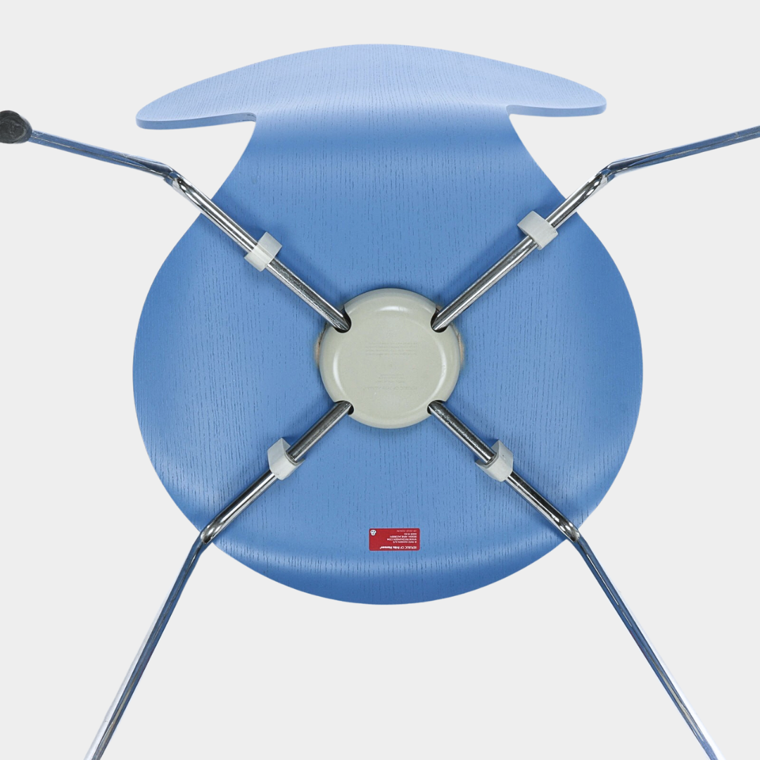 Arne Jacobsen 'Syver' stole, model 3107, i laseret lyseblå