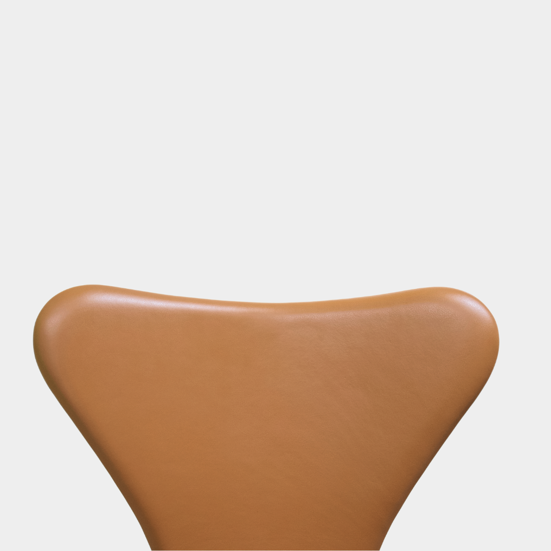Arne Jacobsen Kontor 7’er stole – I cognac (Soft Læder) 