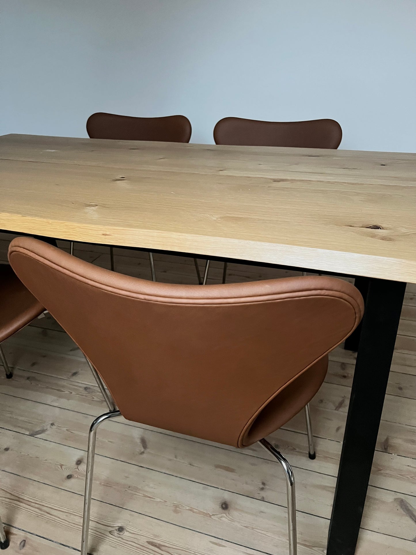 Arne Jacobsen, The Seven / Elegance Hazelnut