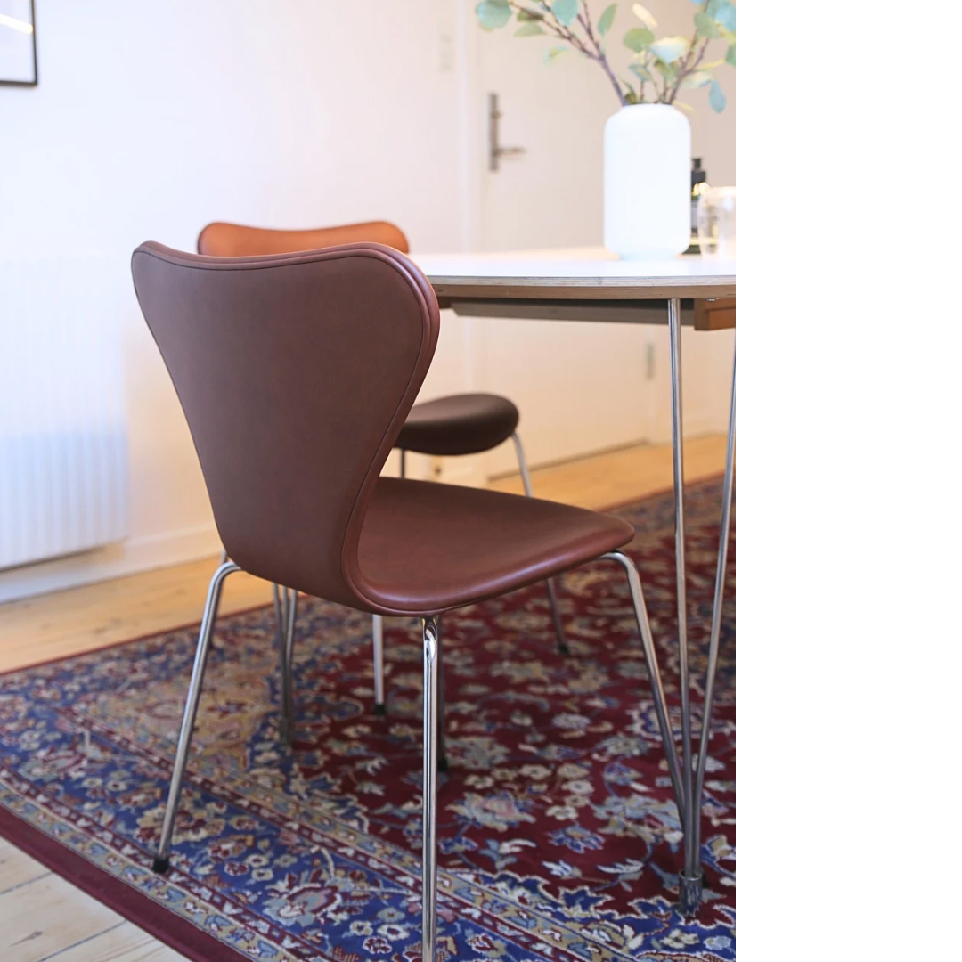 Arne Jacobsen, 7-seater chair / Classic Soft Brandy