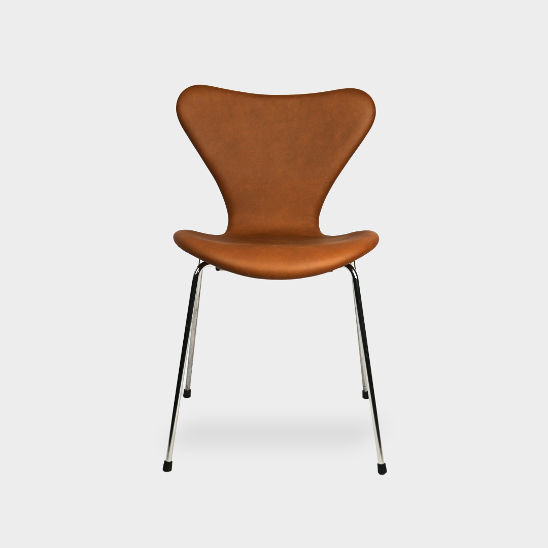 Arne Jacobsen, Syveren / Elegance Hazelnut – AUO NORD