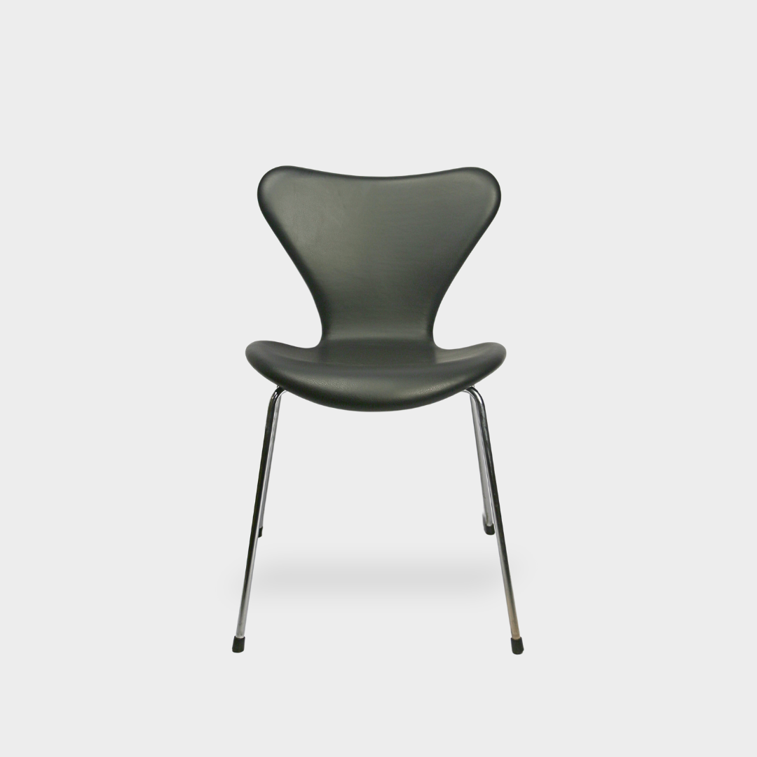 Arne Jacobsen, Seven chair in Soft Leather/ Black 