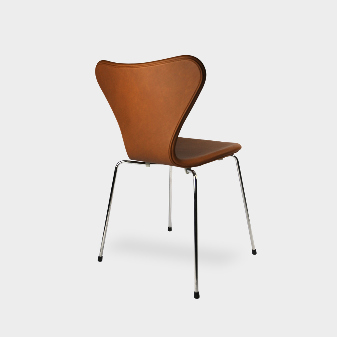 Arne Jacobsen, Syveren / Elegance Hazelnut – AUO NORD