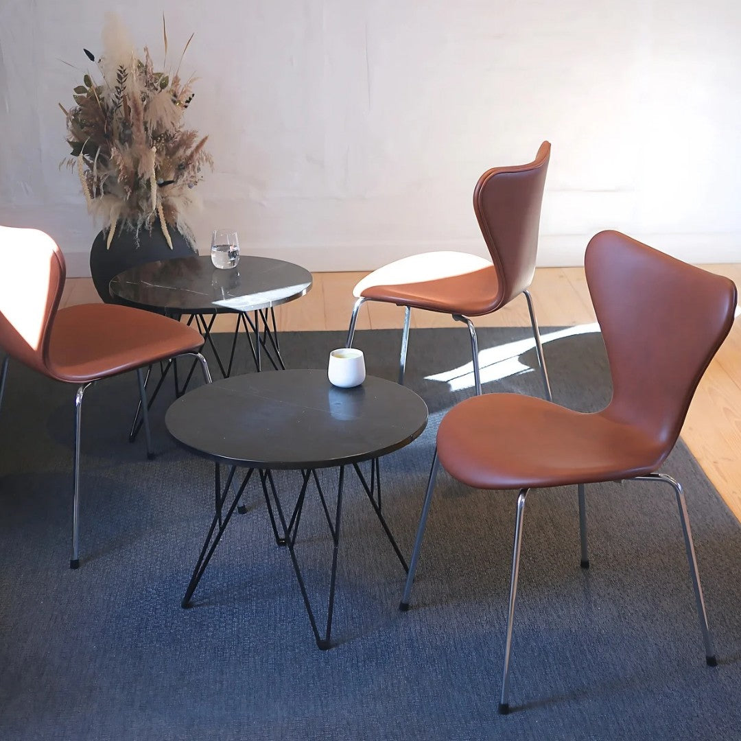 Arne Jacobsen, 7'er stol / Classic Soft Brandy