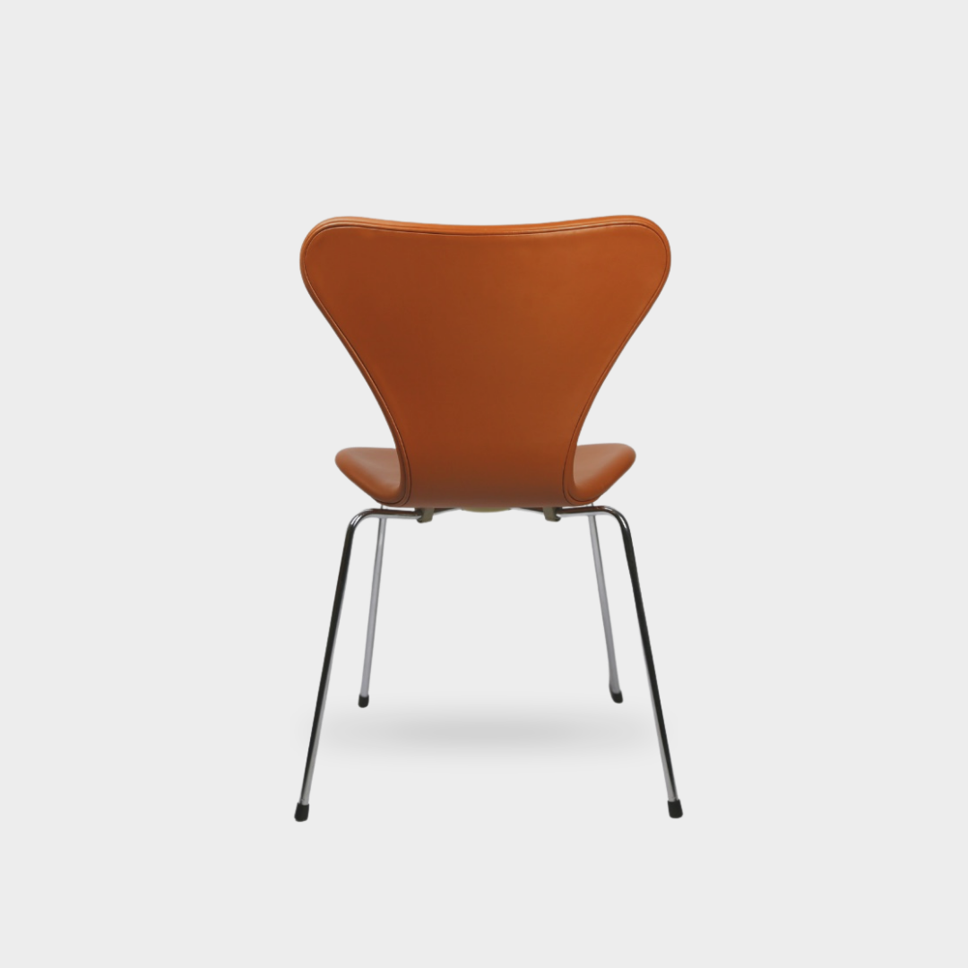 Arne Jacobsen, Syveren stol Soft / Walnut
