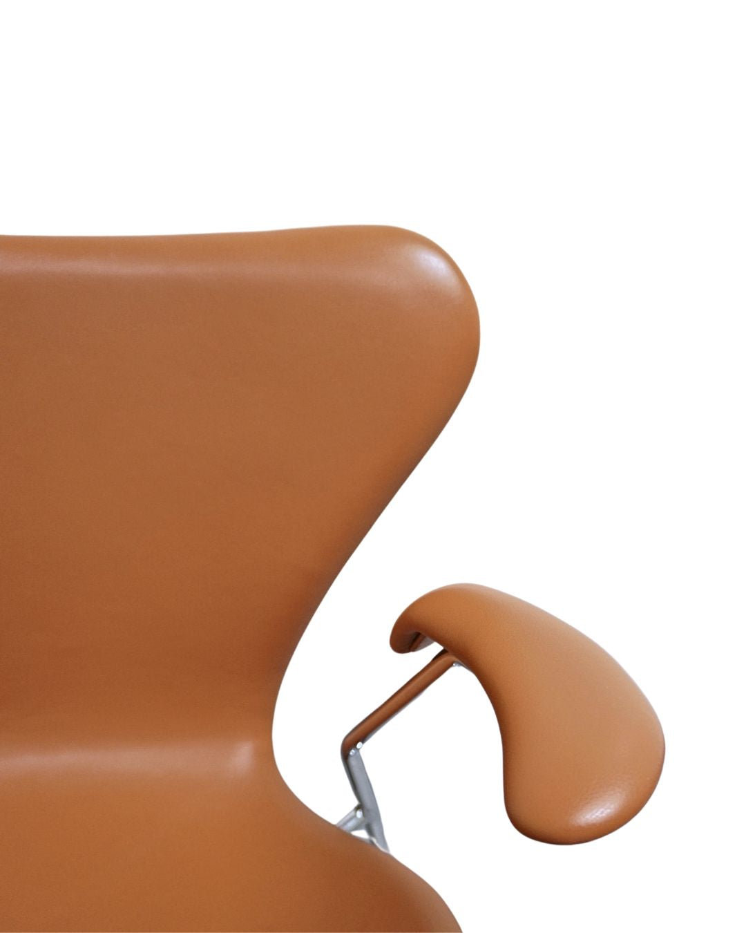 Arne Jacobsen, Syveren stol med armlæn i Soft / Cognac