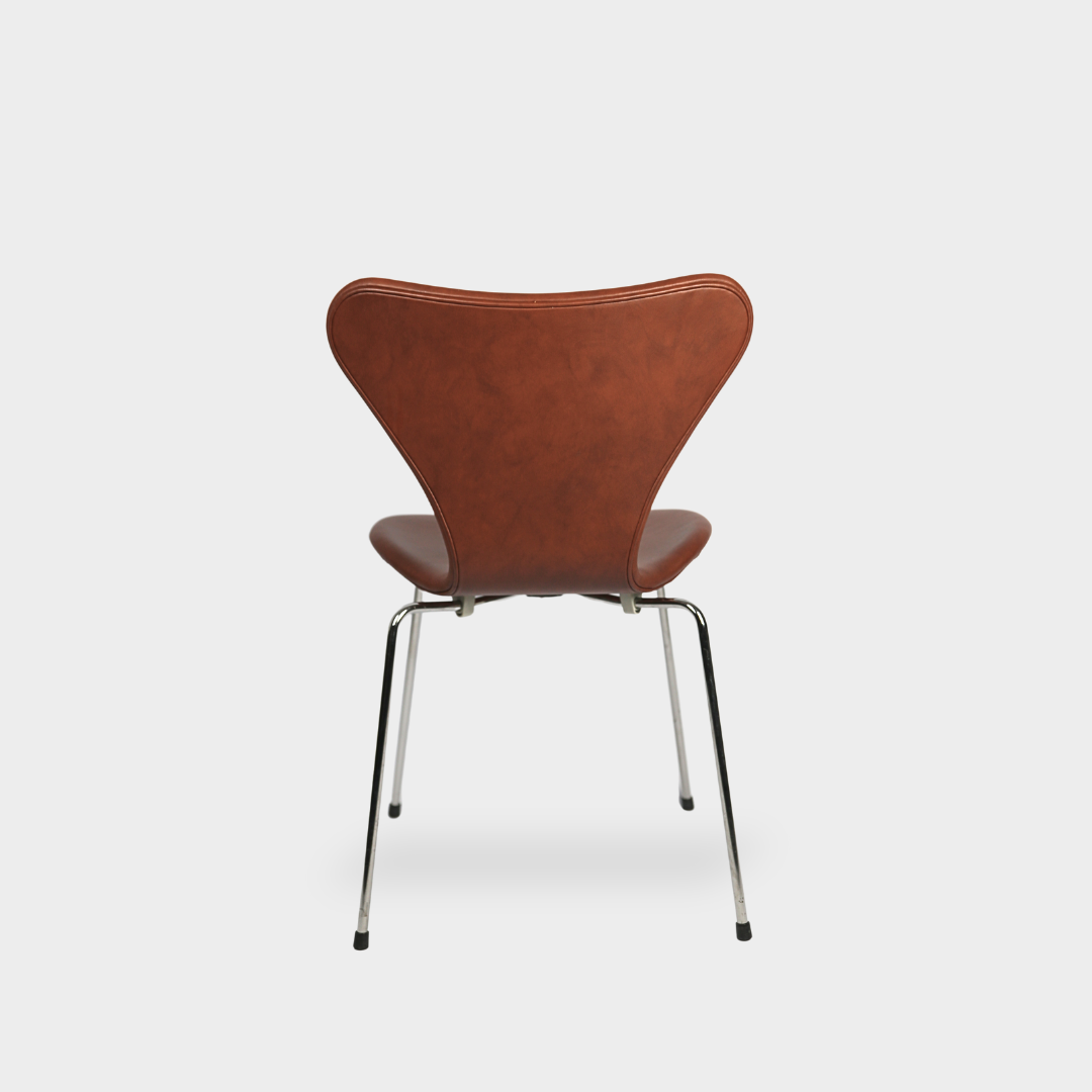 Arne Jacobsen, 7-seater chair / Classic Soft Brandy