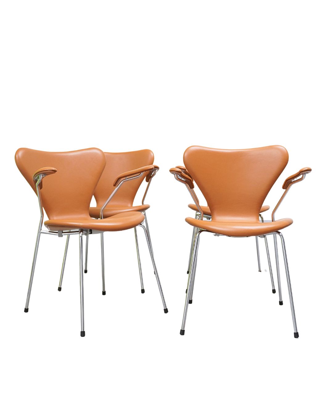 Arne Jacobsen, Syveren stol med armlæn i Soft / Cognac