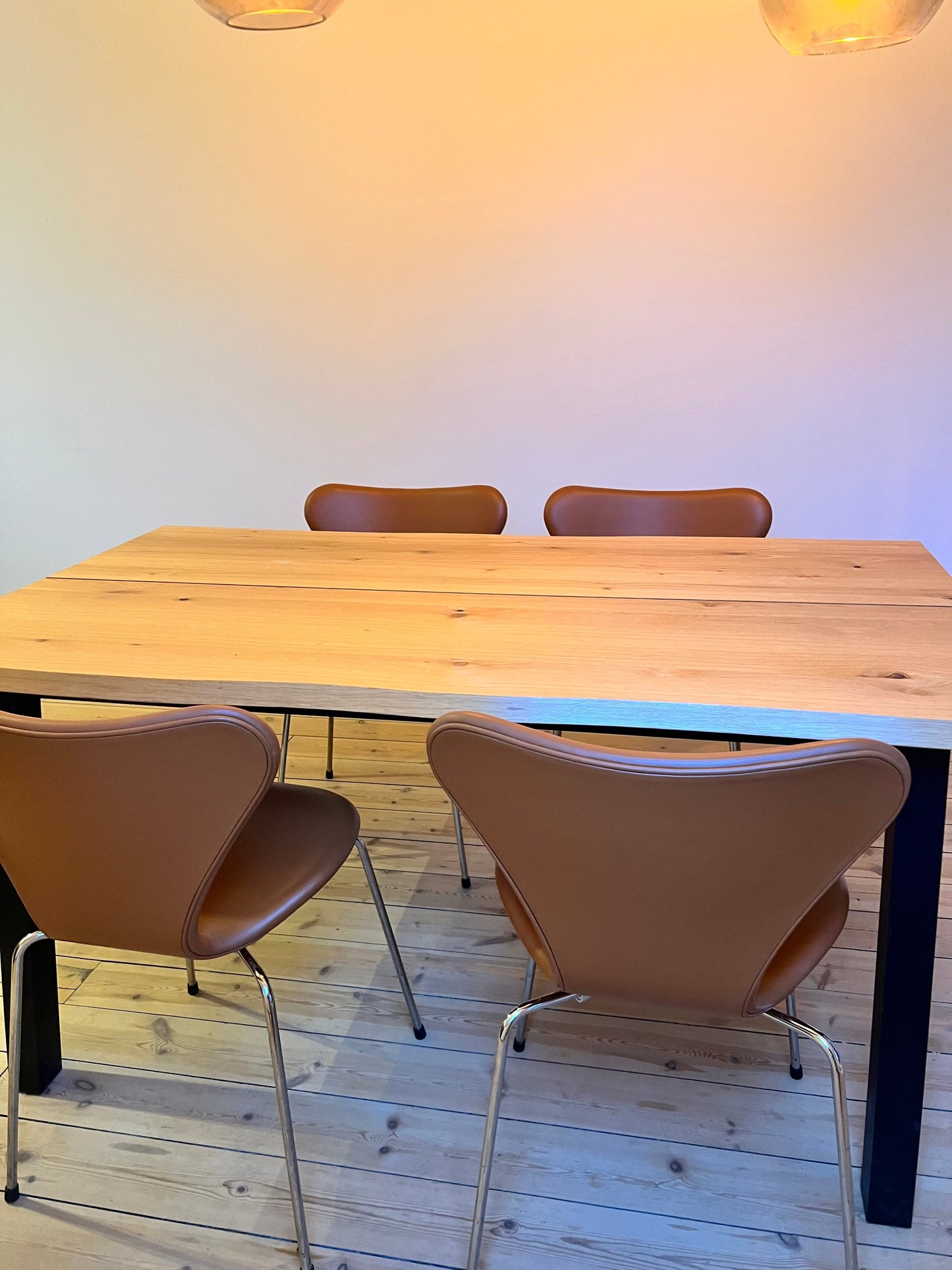 Arne Jacobsen, Syveren stol Soft / Walnut