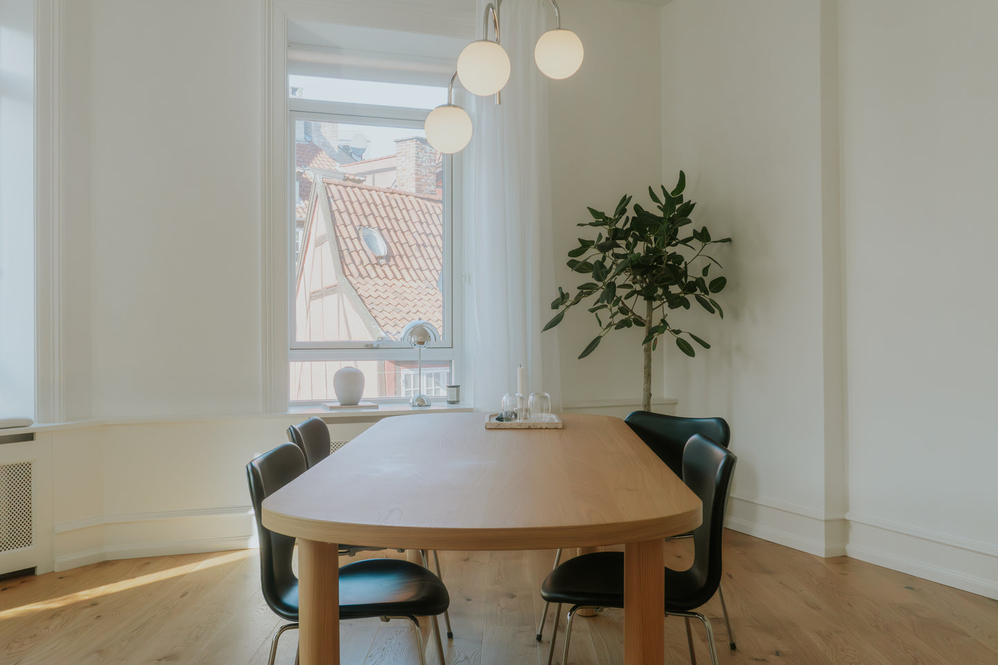 Arne Jacobsen, Syveren stol i Soft Læder/ Sort