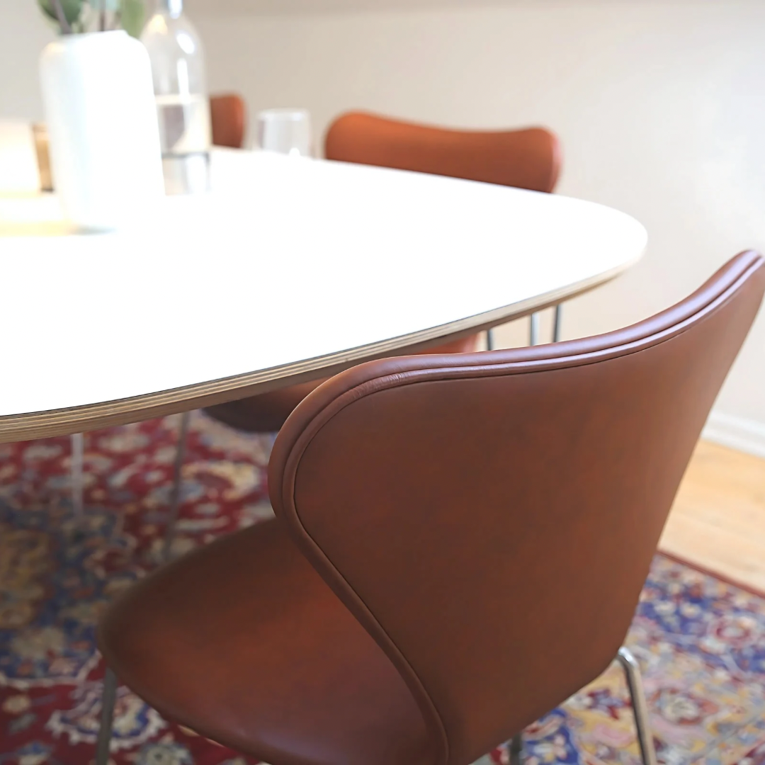 Arne Jacobsen, 7-seater chair / Classic Soft Brandy