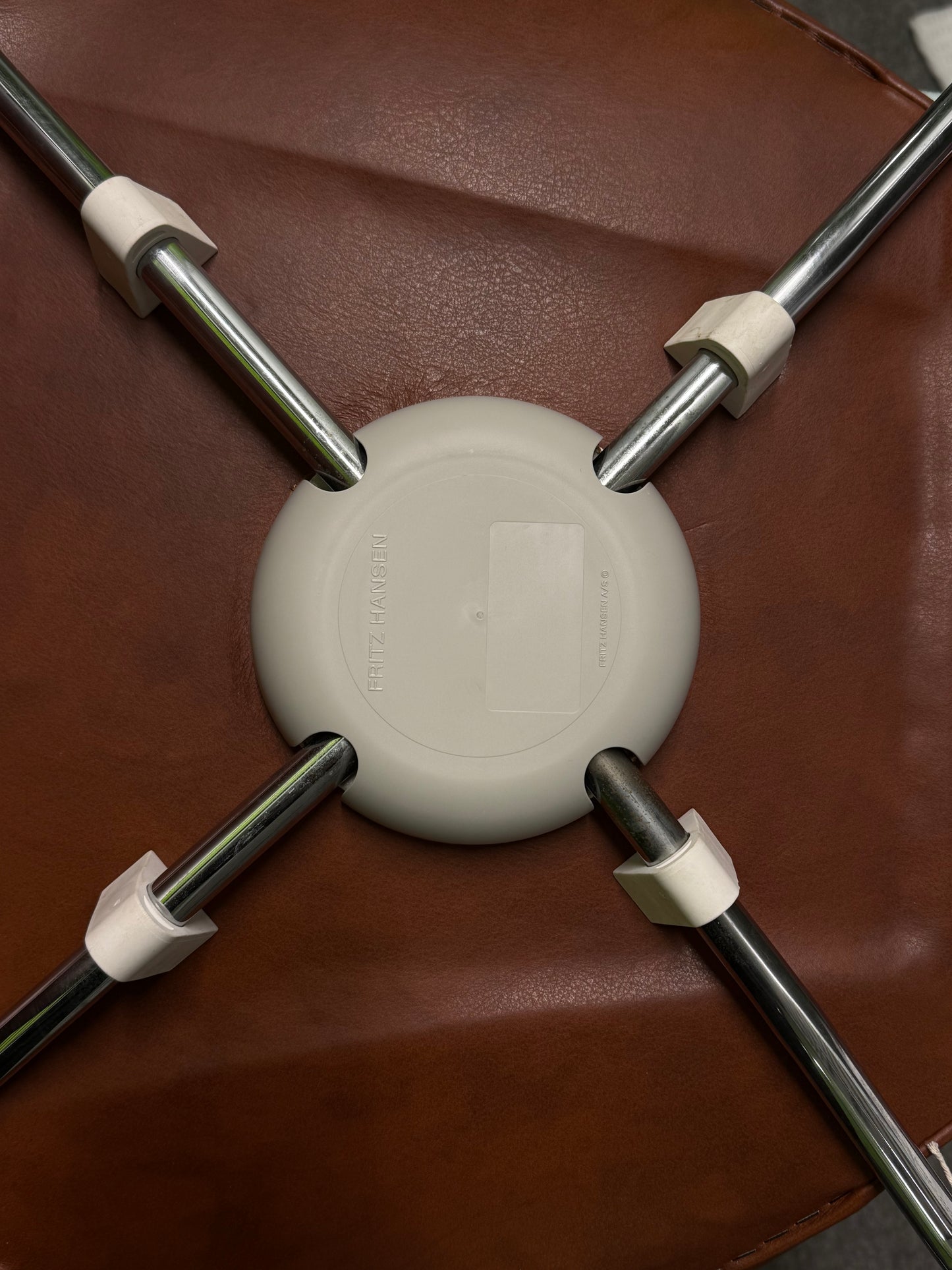 Arne Jacobsen, 7-seater chair / Classic Soft Brandy