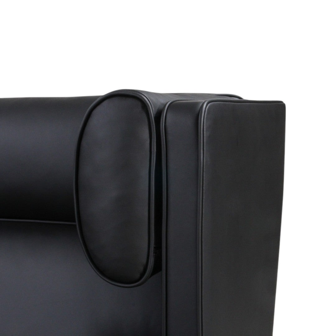 AUO NORD Børge Mogensen kupé sofa model 2192 nypolstret i sort semi-anilin læder med detaljeret sideprofil