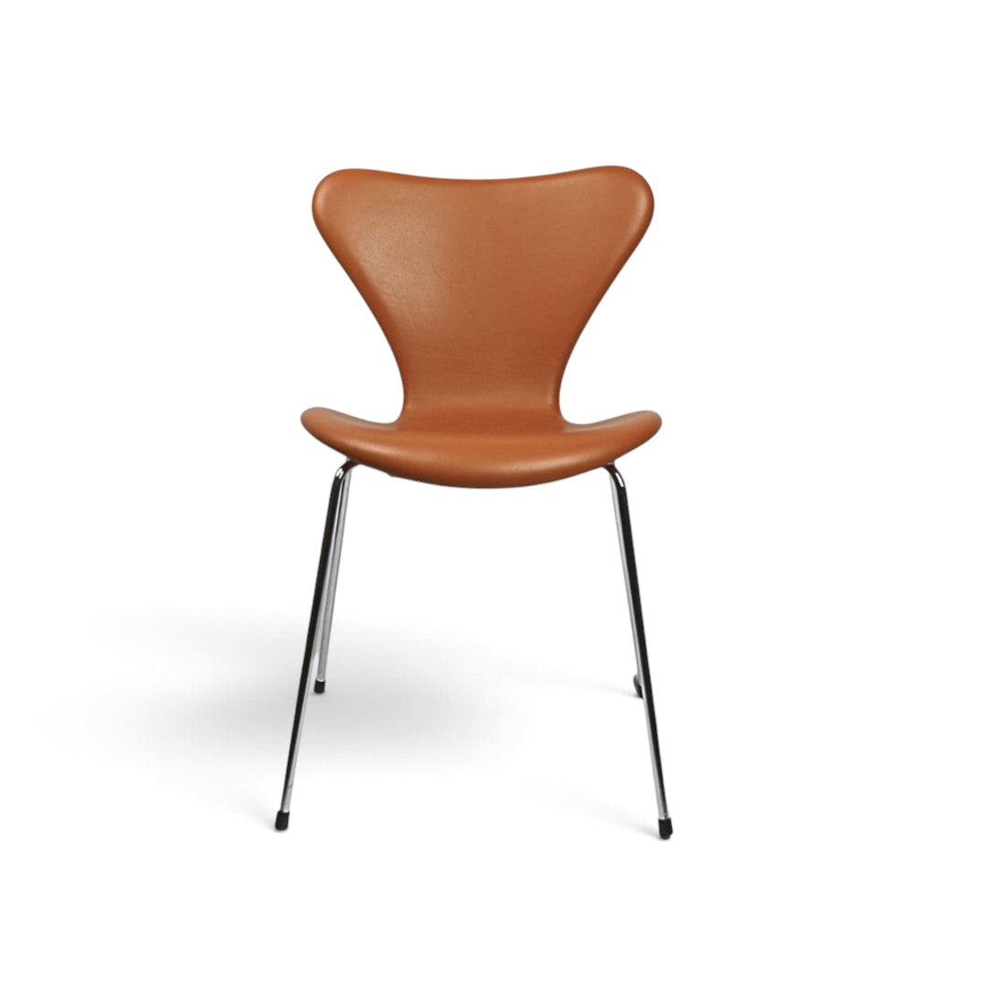AUO NORD Syveren stol model 3107 af Arne Jacobsen nypolstret i brunt soft walnut læder med poleret stel