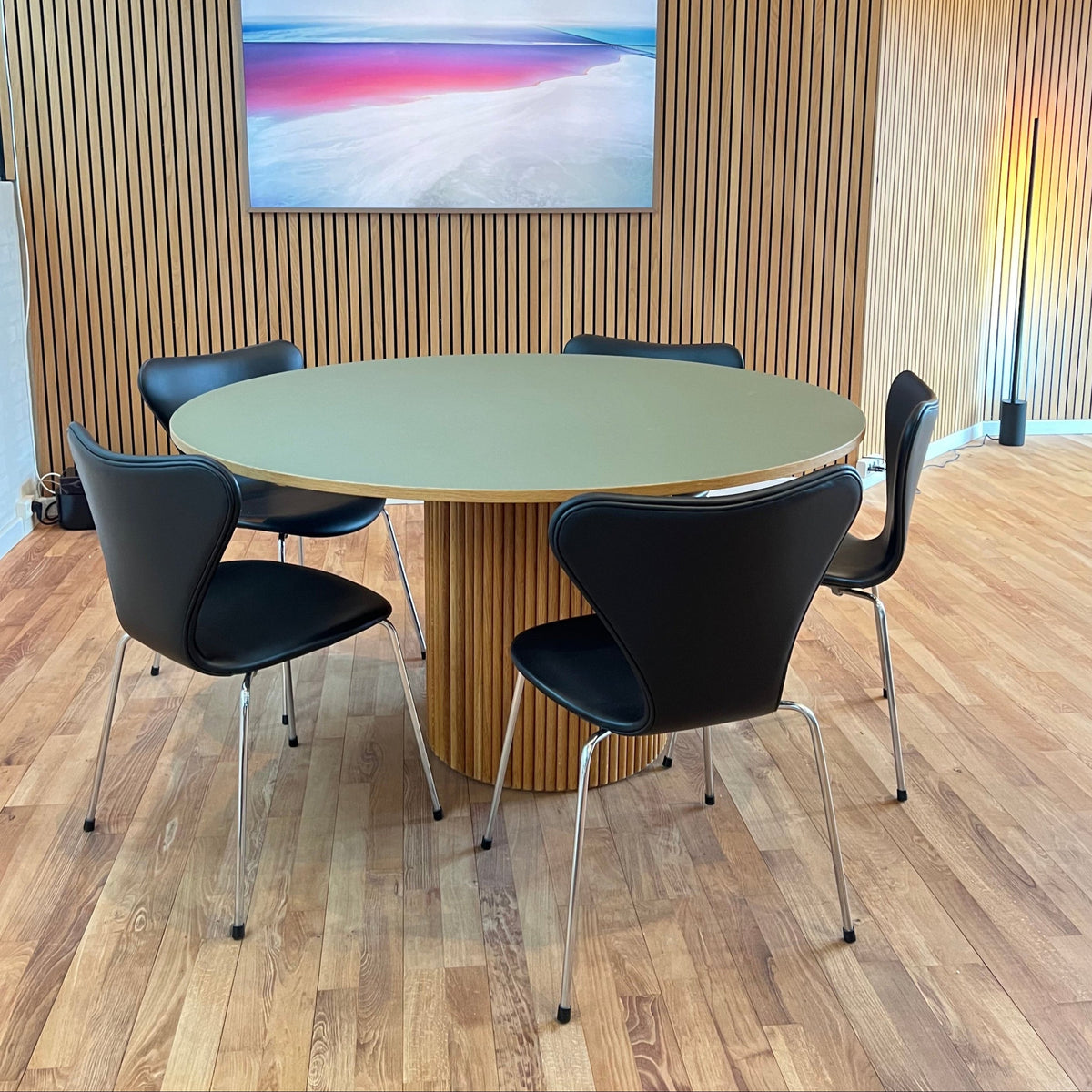 Arne Jacobsen, Syveren stol i Soft Læder/ Sort
