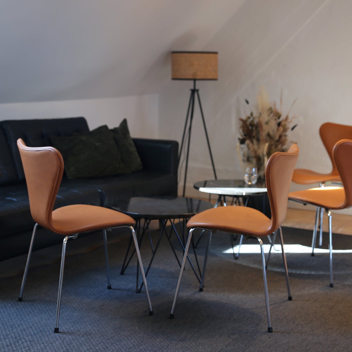 Arne Jacobsen, Syveren stol / Soft læder / Cognac