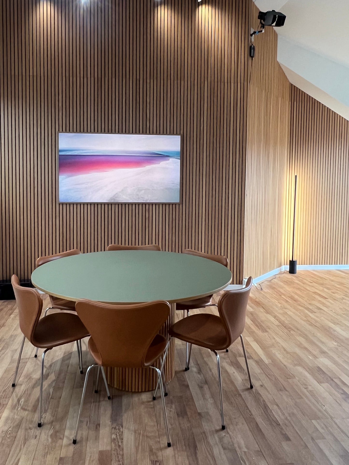 Arne Jacobsen, Syveren stol Soft / Walnut